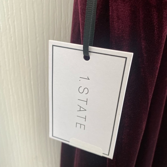 1. State v neck sleeveless velvet dress size-22W - Picture 4 of 7